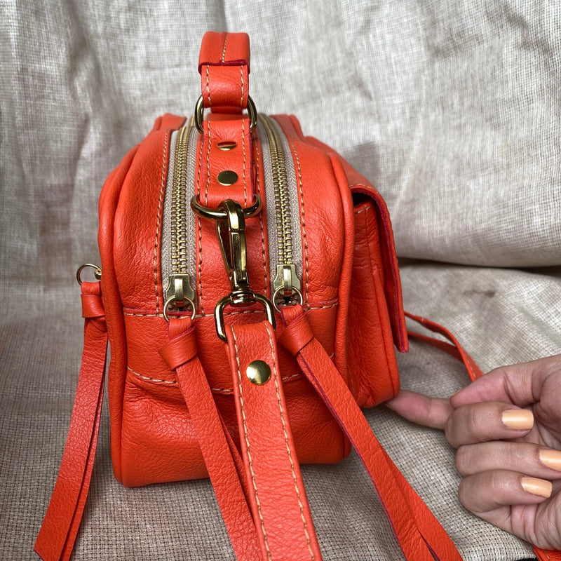 Bolsa CLARA em Couro Legítimo