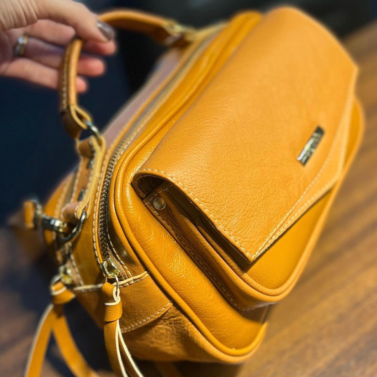 Bolsa CLARA em Couro Legítimo