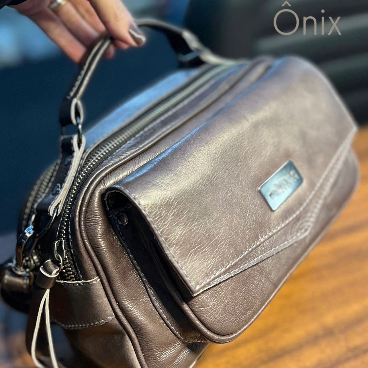 Bolsa CLARA em Couro Legítimo