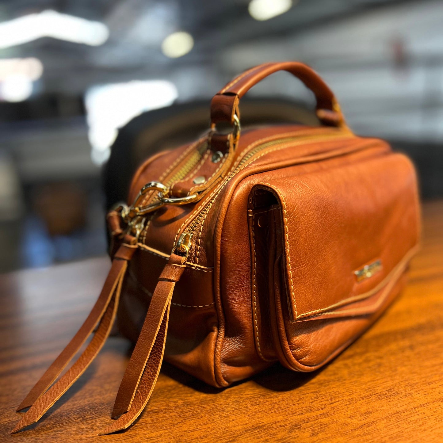Bolsa CLARA em Couro Legítimo