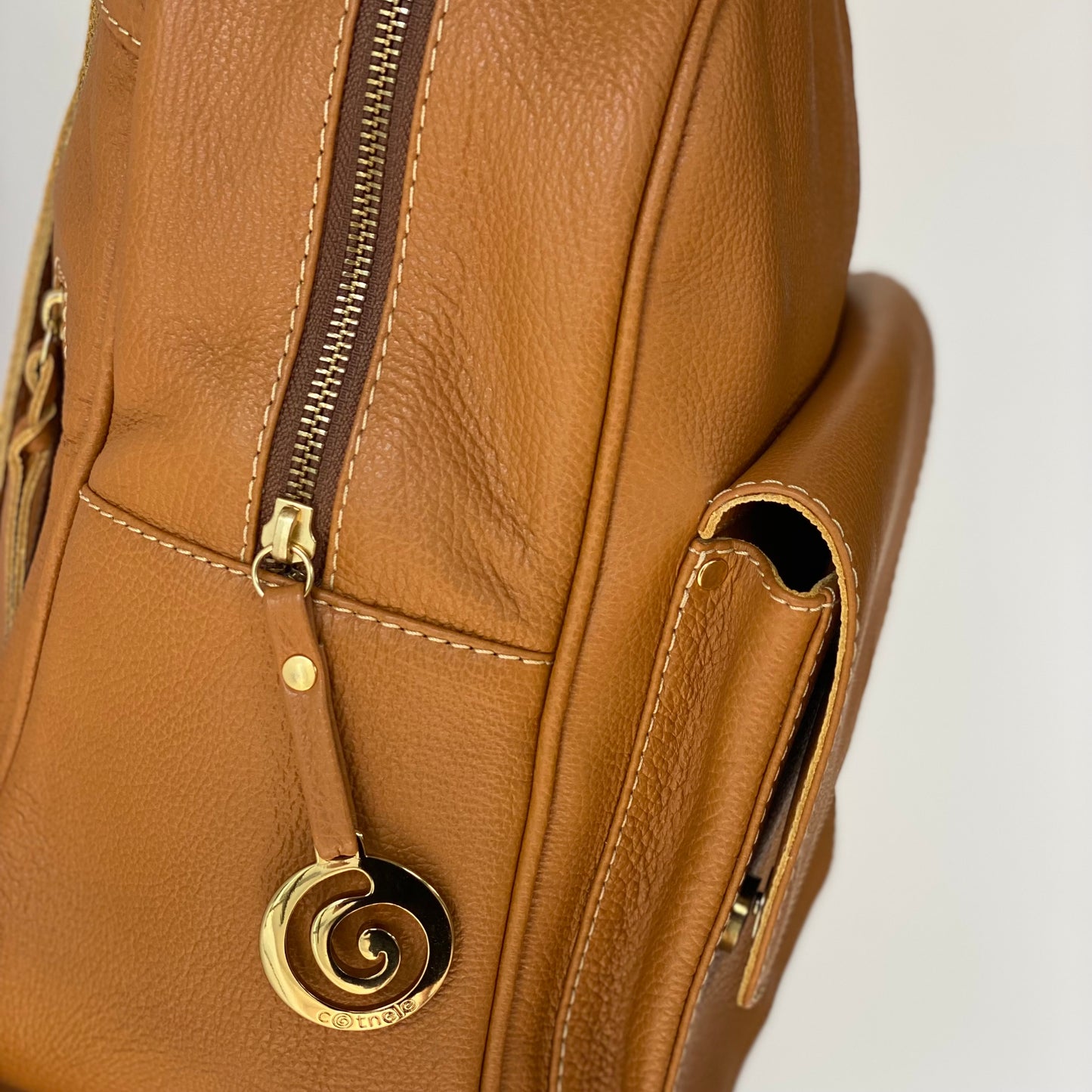 Mochila CECÍLIA Em Couro Legítimo